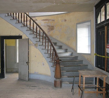 File:Hotel Meade Staircase.jpg